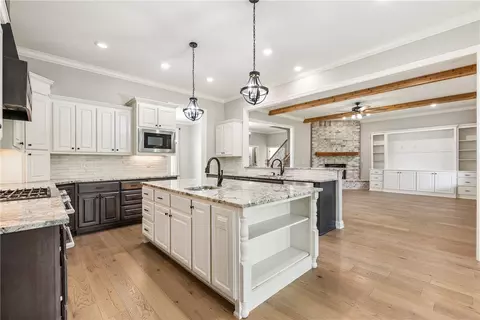 Kitchen - 2880 Peck Rd, Pea Ridge, AR 72751 photo 4 of 7