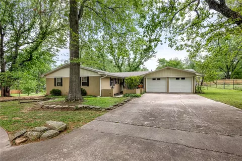 2917 Mayberry Ln, Fayetteville, AR 72703