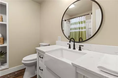Bath - 492 Cooper Dr, Harrison, AR 72601 photo 3 of 6