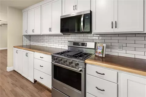 Kitchen - 492 Cooper Dr, Harrison, AR 72601 photo 6 of 7
