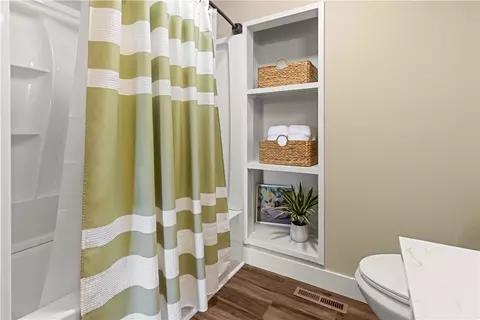 Bath - 492 Cooper Dr, Harrison, AR 72601 photo 4 of 6