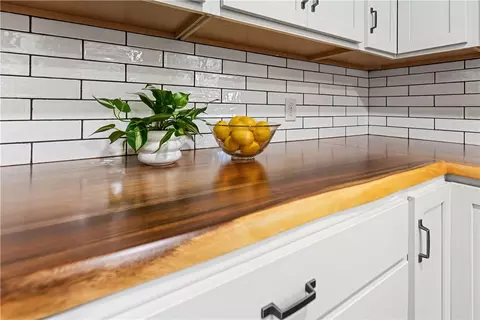 Kitchen - 492 Cooper Dr, Harrison, AR 72601 photo 4 of 7