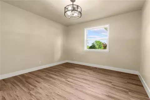Bedroom - 492 Cooper Dr, Harrison, AR 72601 photo 6 of 6