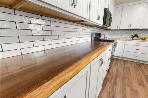 Kitchen - 492 Cooper Dr, Harrison, AR 72601 photo 2 of 7
