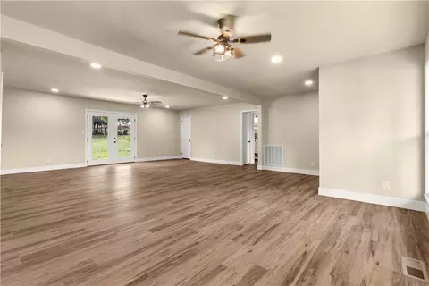 Living - 492 Cooper Dr, Harrison, AR 72601 photo 4 of 8