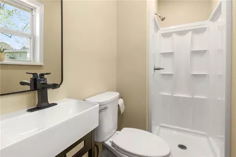 Bath - 492 Cooper Dr, Harrison, AR 72601 photo 1 of 6
