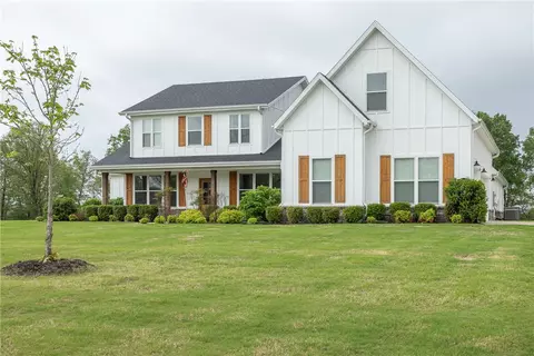 1423 River Point Rd, Fayetteville, AR 72703