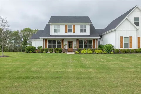 1423 River Point Rd, Fayetteville, AR 72703