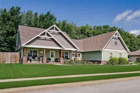 404 Grandview Dr, Prairie Grove, AR 72753