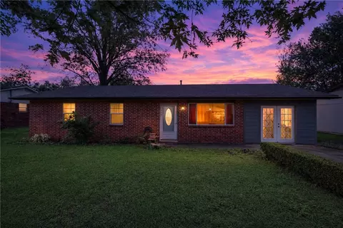 510 SE 10th St, Bentonville, AR 72712