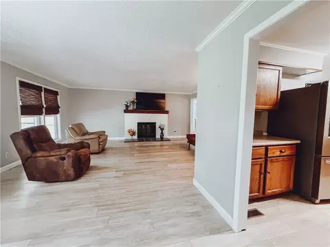 Living - 804 Oriole, Harrison, AR 72601 photo 3 of 5