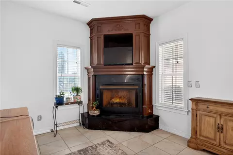 Living - 4752 Stonecrest Cir, Springdale, AR 72762 photo 2 of 2