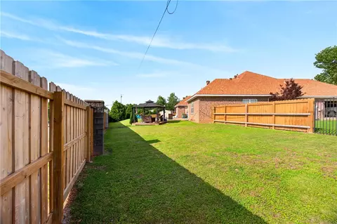 Exterior - 4752 Stonecrest Cir, Springdale, AR 72762 photo 4 of 11