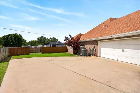 Exterior - 4752 Stonecrest Cir, Springdale, AR 72762 photo 5 of 11