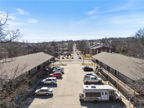 884 W Holly St, Fayetteville, AR 72703