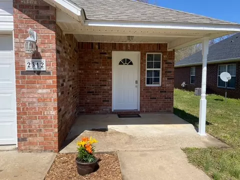 2312 W Skyler Dr, Fayetteville, AR 72703