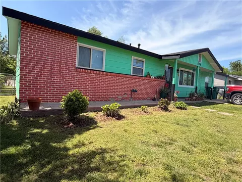 806 N 14th St, Rogers, AR 72756