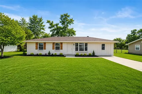 2000 W Wood St, Rogers, AR 72756