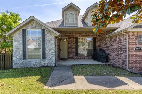 1939 N Batsford Dr, Fayetteville, AR 72704