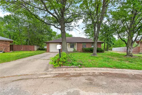 2300 W Meadow Ln, Rogers, AR 72756