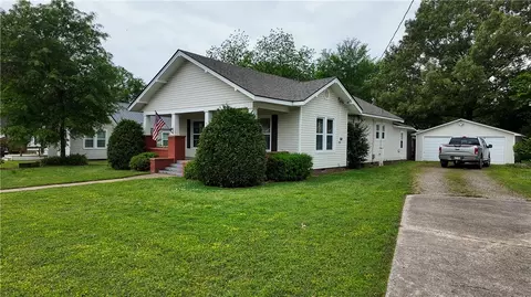 708 N 5th St, Paris, AR 72855