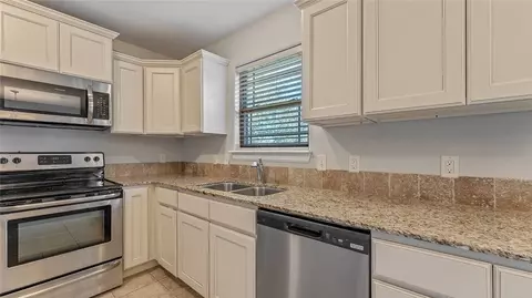 Kitchen - 470 Torino Pl, Centerton, AR 72719 photo 2 of 2