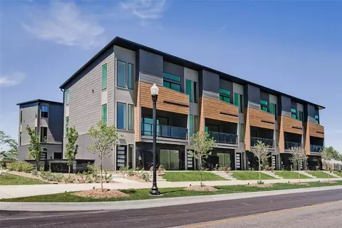 206 NW 9th St, Bentonville, AR 72712