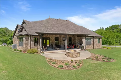 610 Winding Spring Dr, Fayetteville, AR 72703
