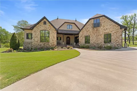610 Winding Spring Dr, Fayetteville, AR 72703