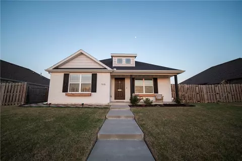 166 N Broyles Ave, Fayetteville, AR 72704