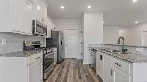 Kitchen - 1111 Pebble Pass, Centerton, AR 72719 photo 1 of 2