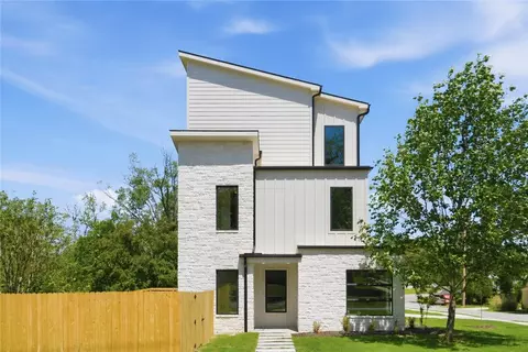 207 NE H St, Bentonville, AR 72712