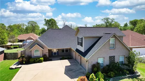 705 Maidstone Ave, Bentonville, AR 72712