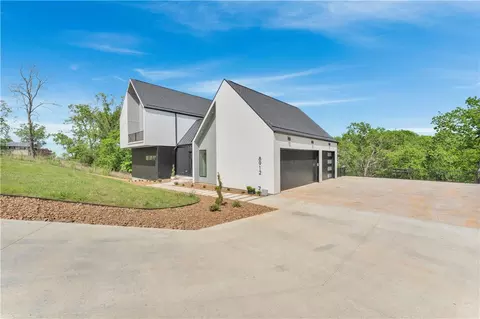8912 Anew Rd, Rogers, AR 72756