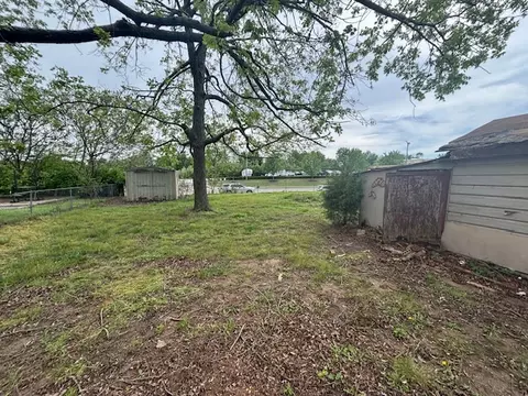 Exterior - 607 Purtle Ave, Springdale, AR 72764 photo 3 of 5