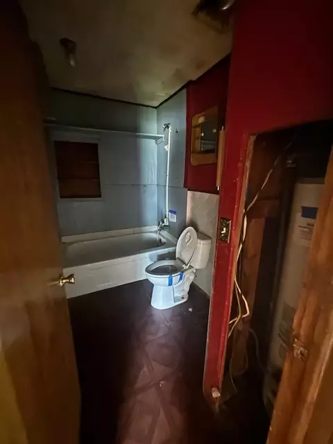 Bath - 607 Purtle Ave, Springdale, AR 72764 photo 1 of 2
