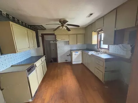 Kitchen - 607 Purtle Ave, Springdale, AR 72764 photo 1 of 1