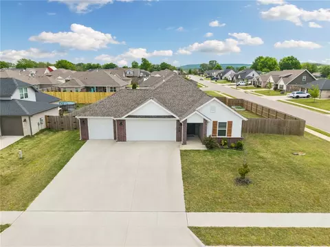 681 Brandon Michael St, Prairie Grove, AR 72753