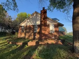 Exterior - 402 E College St, Altus, AR 72821 photo 2 of 3