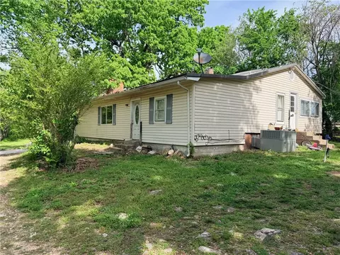 252 Center Ave, Harrison, AR 72601