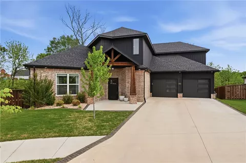 302 SW Gunison Cv, Bentonville, AR 72712
