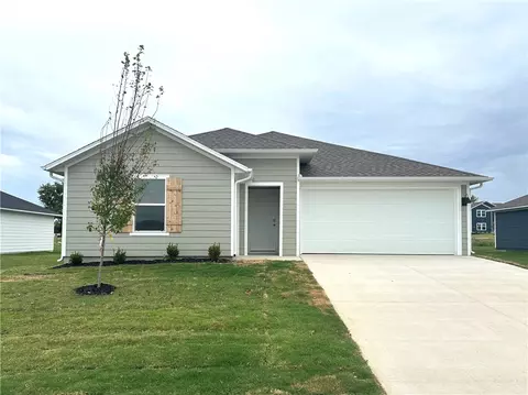 530 Riggs St, Prairie Grove, AR 72753