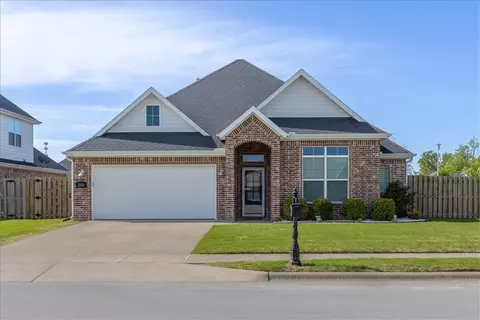 2024 W Gilligan Ave, Rogers, AR 72758