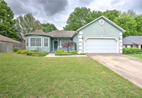 1738 N Hunters Rdg, Fayetteville, AR 72701