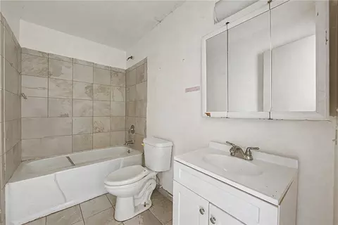 Bath - 11368 Hardeman Ln, Rogers, AR 72756 photo 1 of 1