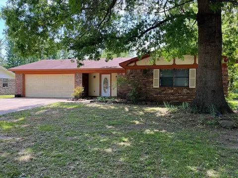 2106 E 15th St, Russellville, AR 72802