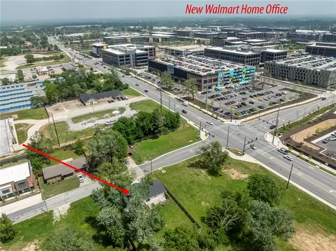 1004 SE 10th St, Bentonville, AR 72712