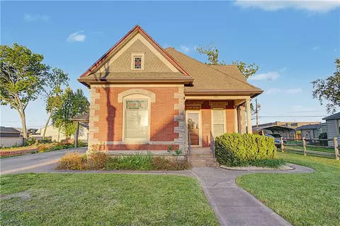 315 3rd St, Rogers, AR 72756