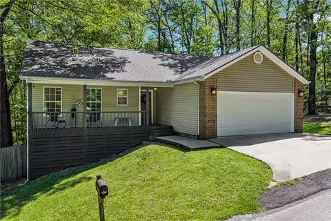 2 Garland Ln, Bella Vista, AR 72714