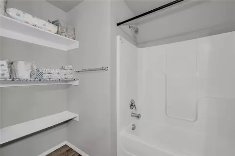 Bath - 1731 Hermitage Dr, Centerton, AR 72719 photo 2 of 3